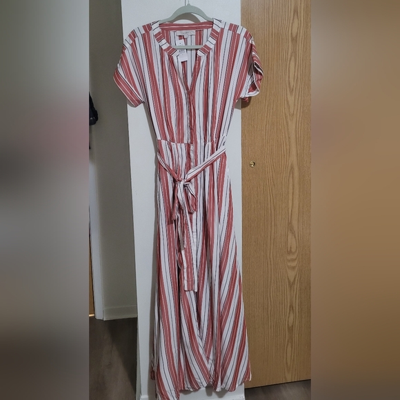 LOFT Dresses & Skirts - Beautiful maxi dress by Lof. Size 6. Oversized